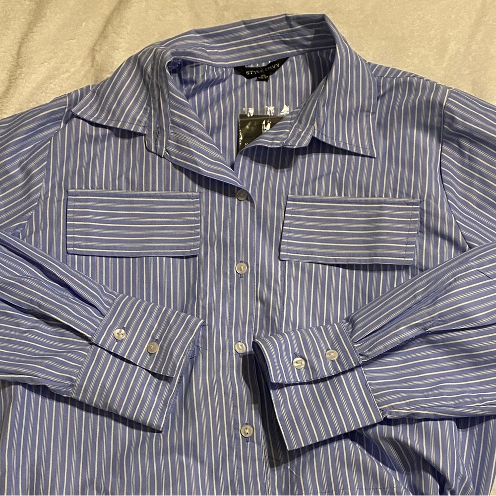 XL blue striped button top.